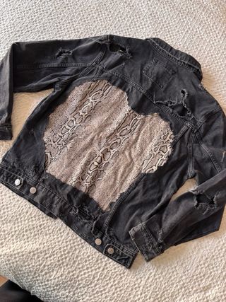 Chaqueta tejana Zara negra desgastada Talla M