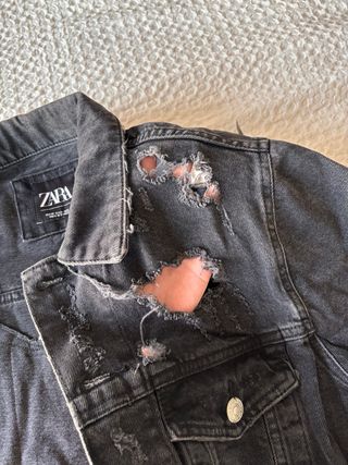 Chaqueta tejana Zara negra desgastada Talla M