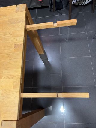 Mesa de comedor de madera con dos extensiones