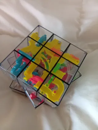 Cubo laberinto transparente