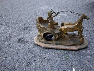 Carro de caballos en bronce