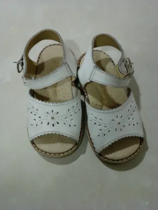Sandalias niña blancas talla 22