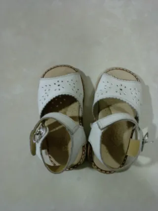 Sandalias niña blancas talla 22