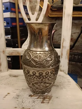 Jarrón Plateado Labrado