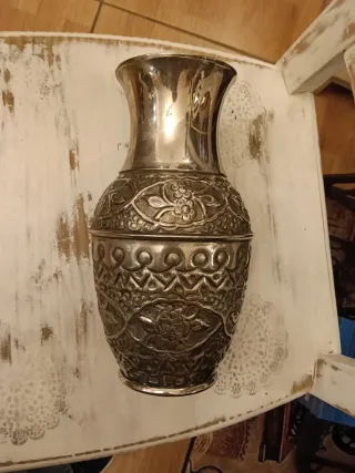 Jarrón Plateado Labrado