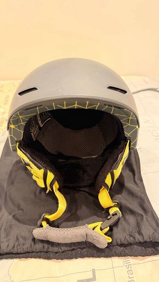 Casco de esquí Bollé gris con diseño