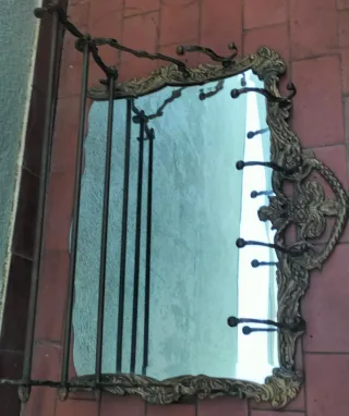 Espelho com bengaleiro dourado