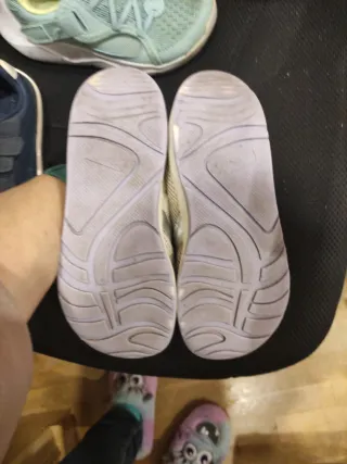 Zapatillas barefoot Lefties y Decathlon T32