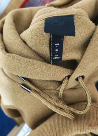 Sudadera con capucha beige