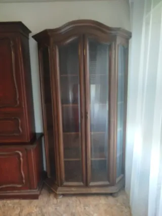 Vitrina de madera y cristal.SOLO HASTA EL 31/03.