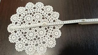 Tris centrini rotondi fatti a mano