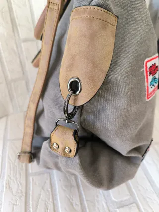 Bolso estilo militar con parches