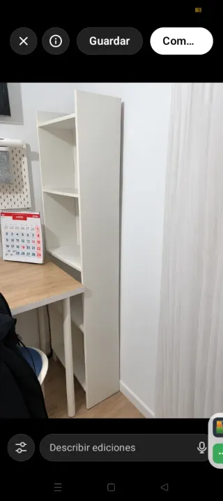 Escritorio con silla y estantería