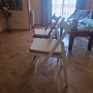 Mesa Comedor Ikea Blaca con 4 sillas.