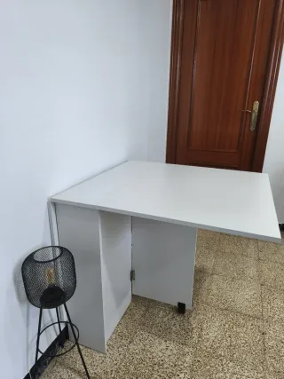 Mesa plegable blanca