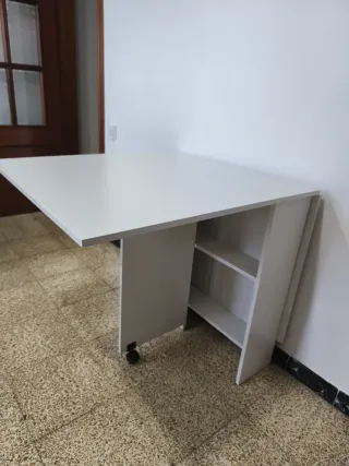 Mesa plegable blanca