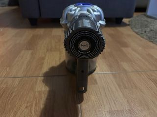 Dyson V6 - Funciona bien (sin batería)