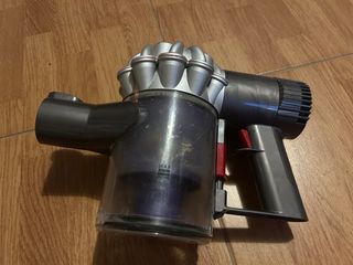 Dyson V6 - Funciona bien (sin batería)