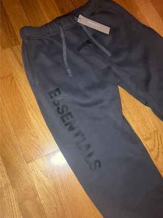 Conjunto Essentials Fear of God Gris