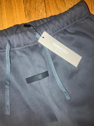 Conjunto Essentials Fear of God Gris