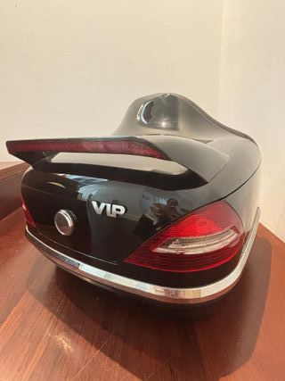 Baúl Moto VIP Negro con Luz Trasera