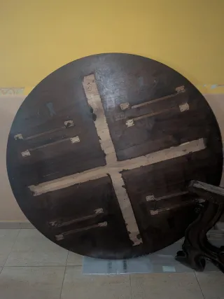 Comedor redondo antiguo de madera y sillas de cuer