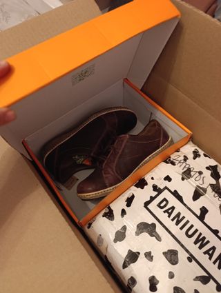 Zapatos de cuero marrón