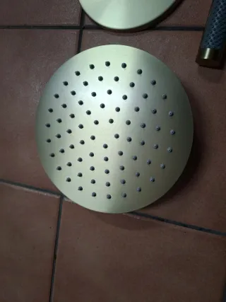 Grifería empotrable ducha oro cepillado