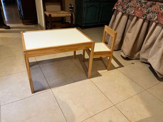 Mesa y 2 sillas madera Ikea