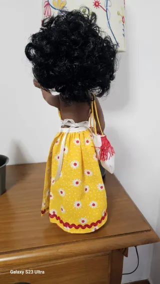 Muñeca Kika Mulata Vestido Amarillo