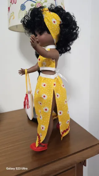 Muñeca Kika Mulata Vestido Amarillo