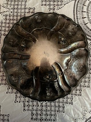 Piatto centrotavola Liberty floreale argentato