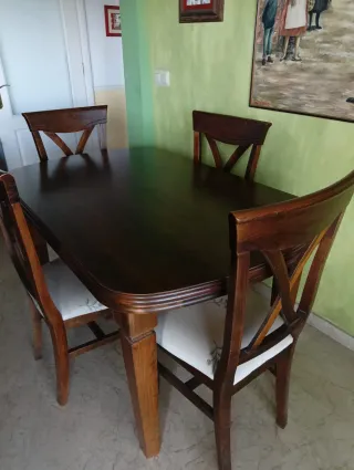 Mesa comedor extensible y 4 sillas madera maciza