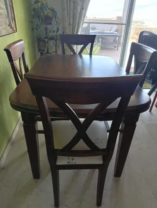 Mesa comedor extensible y 4 sillas madera maciza