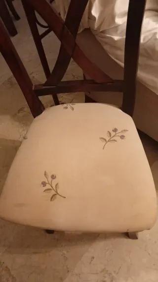 Mesa comedor extensible y 4 sillas madera maciza