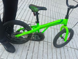 Bicicleta infantil marca monty  verde flúor
