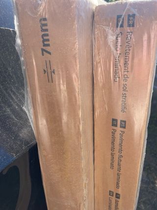 Suelo laminado color roble