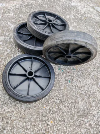 Ruedas 250mm de diámetro.