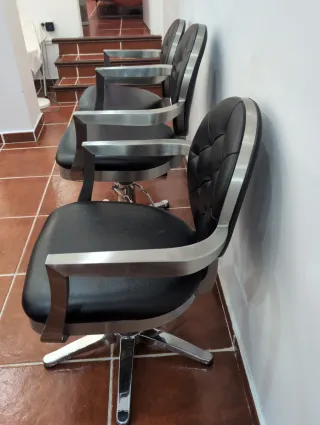 3 Sillas de Peluquería. 80€ la udad. 200€ las 3.