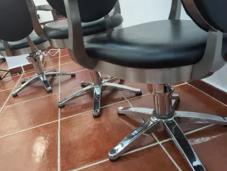 3 Sillas de Peluquería. 80€ la udad. 200€ las 3.