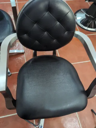 3 Sillas de Peluquería. 80€ la udad. 200€ las 3.