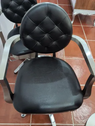 3 Sillas de Peluquería. 80€ la udad. 200€ las 3.
