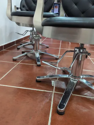 3 Sillas de Peluquería. 80€ la udad. 200€ las 3.