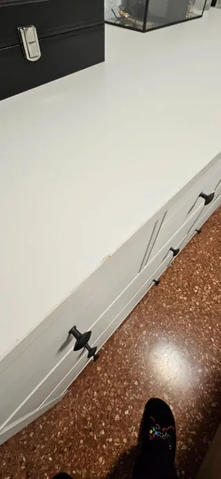 Armario IKEA blanco.