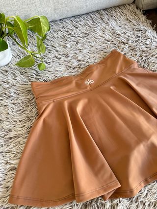 Falda deportiva Alo Yoga marrón claro