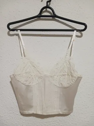 Zapatos de tacón beige y dorado