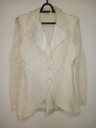 Zapatos de tacón beige y dorado