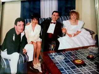 Zapatos de tacón beige y dorado