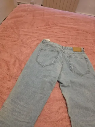 Pantalón vaquero XL con rotos y bordado