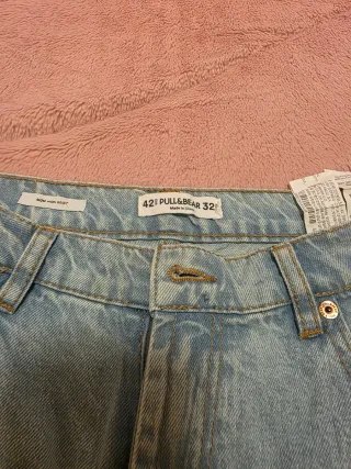 Pantalón vaquero XL con rotos y bordado